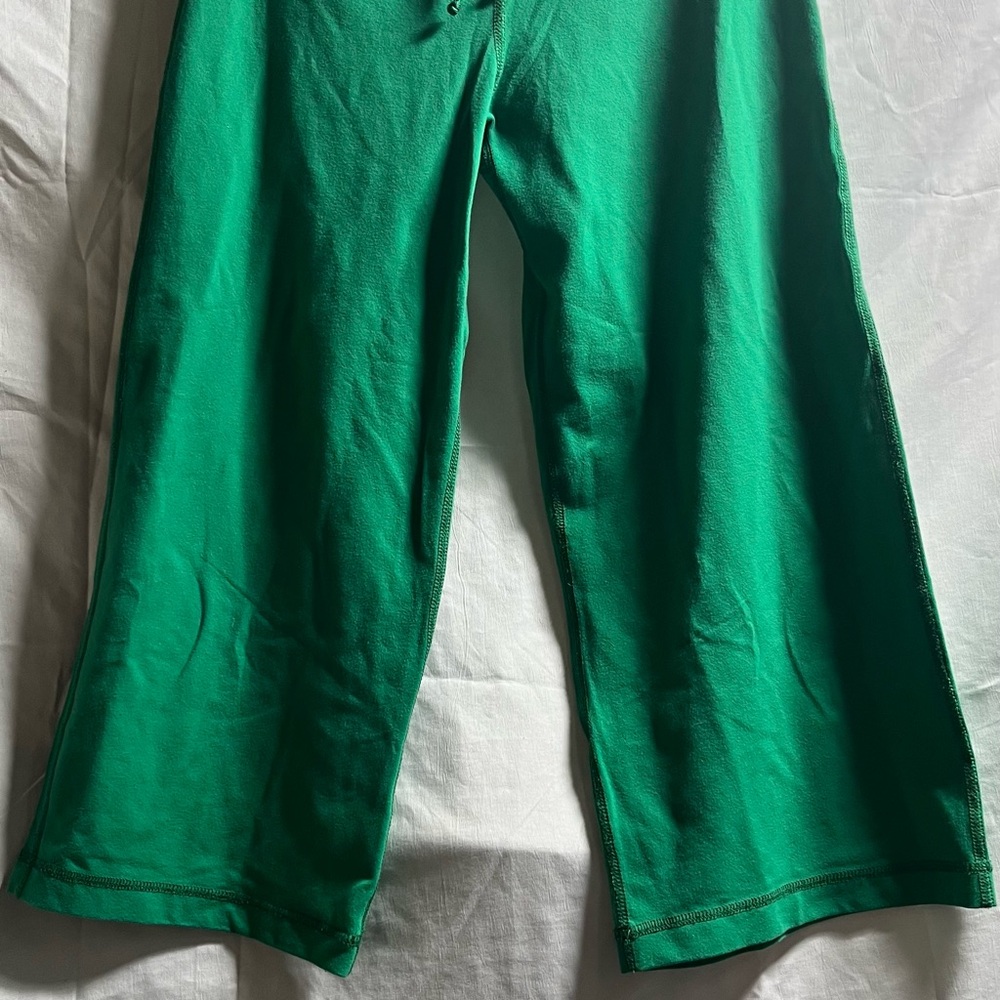 Lululemon Green capris - Picture 4 of 9